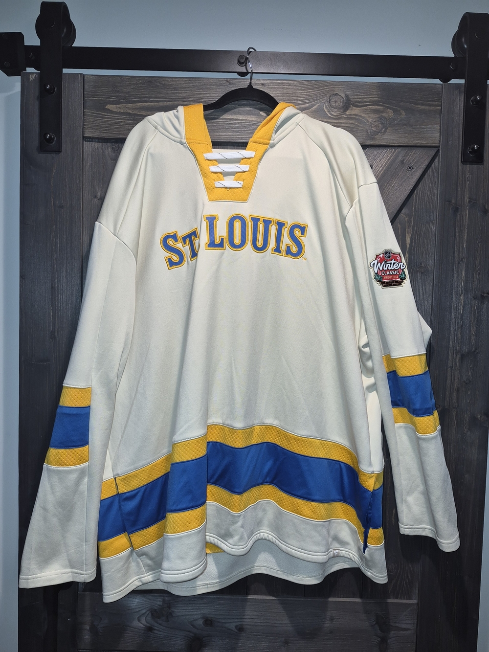 Fanatics STL Blues Winter Classic Wrigley Field Patch Hoodie in Cream